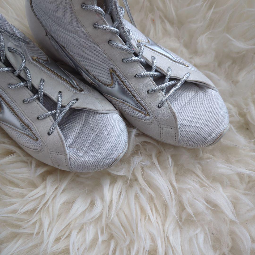 ミズノ ボクシングシューズ イージースペクトラ 05シルバー×52ゴールド縁取り