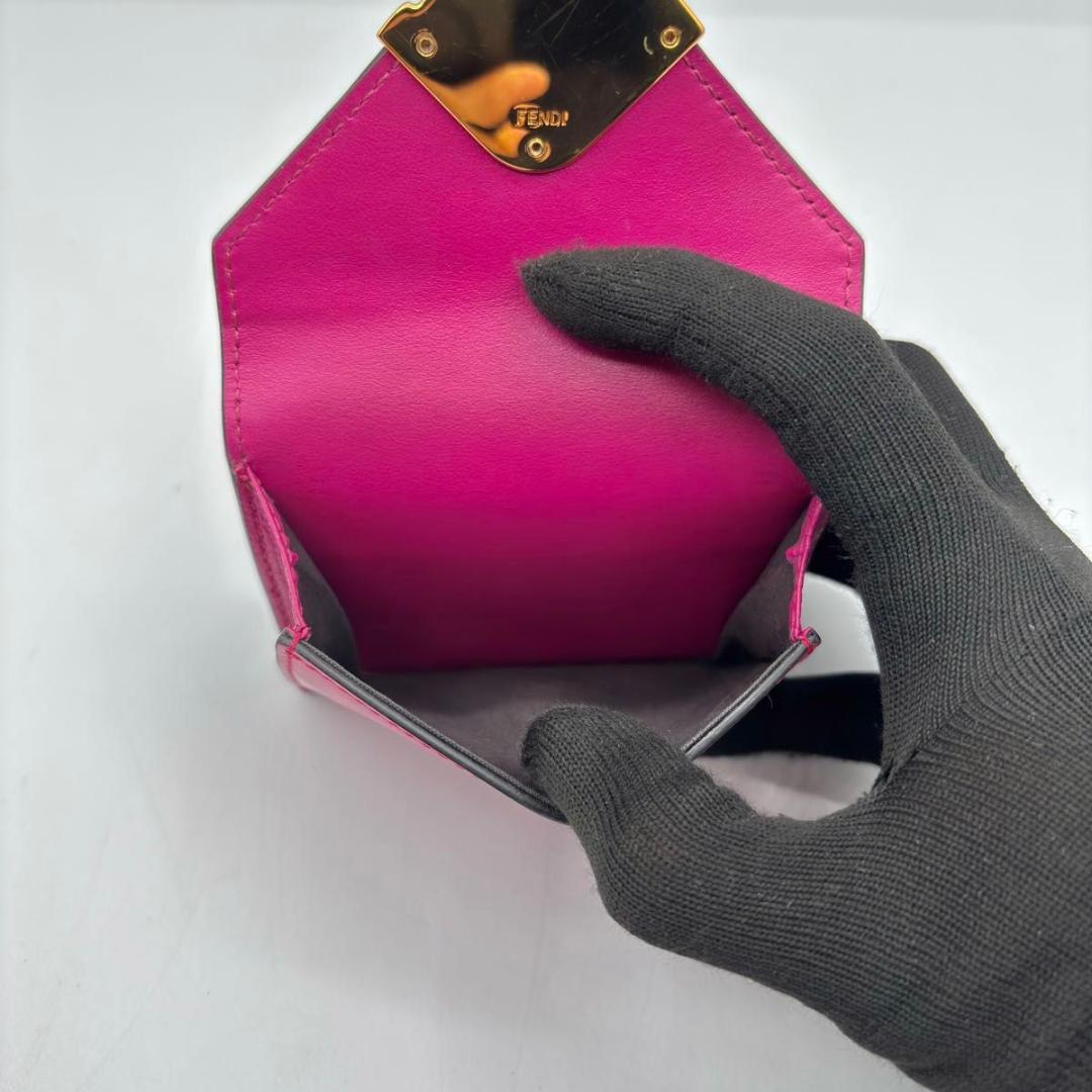 美品 現行 フェンディ 保存箱袋付 FFダイヤモンド バイカラー 三つ折り財布