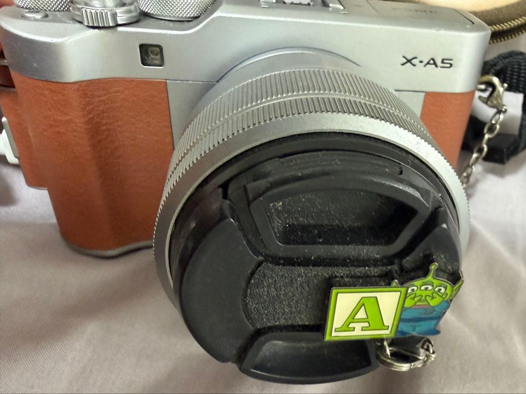 Fujifilm X-A5 ミラーレスカメラ 15-45mmレンズ付き