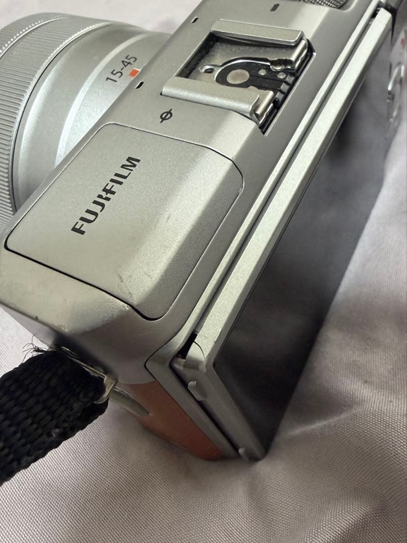 Fujifilm X-A5 ミラーレスカメラ 15-45mmレンズ付き