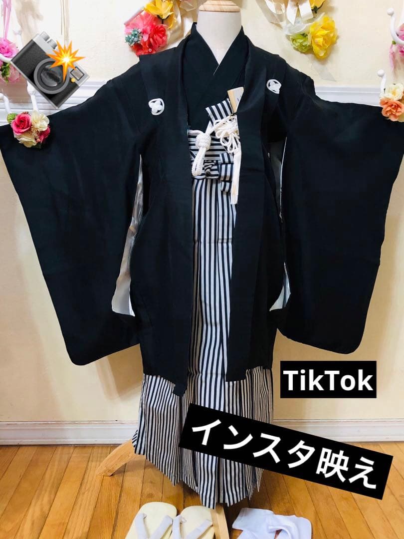七五三着物五歳‼️完全フルセット‼️黒紋付格上アンサンブル‼️縞人気袴⭐︎日本男子逸品