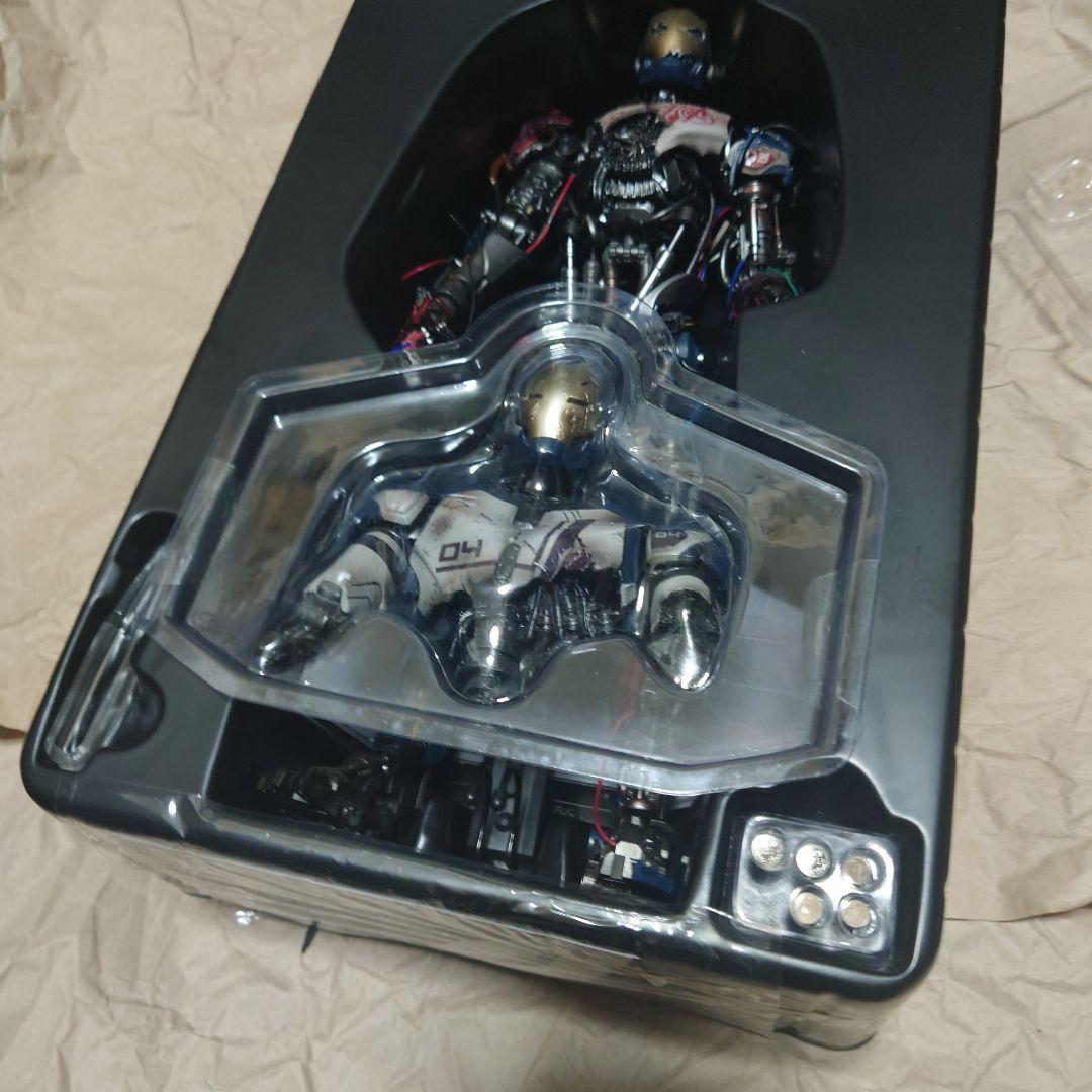 ホットトイズ　ウルトロン　アベンジャーズ　エイジ・オブ・ウルトロン　フィギュア