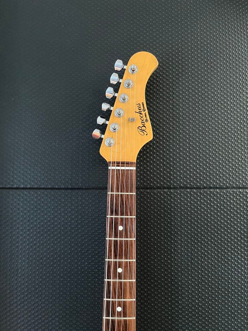 Bacchus global series ストラトタイプ