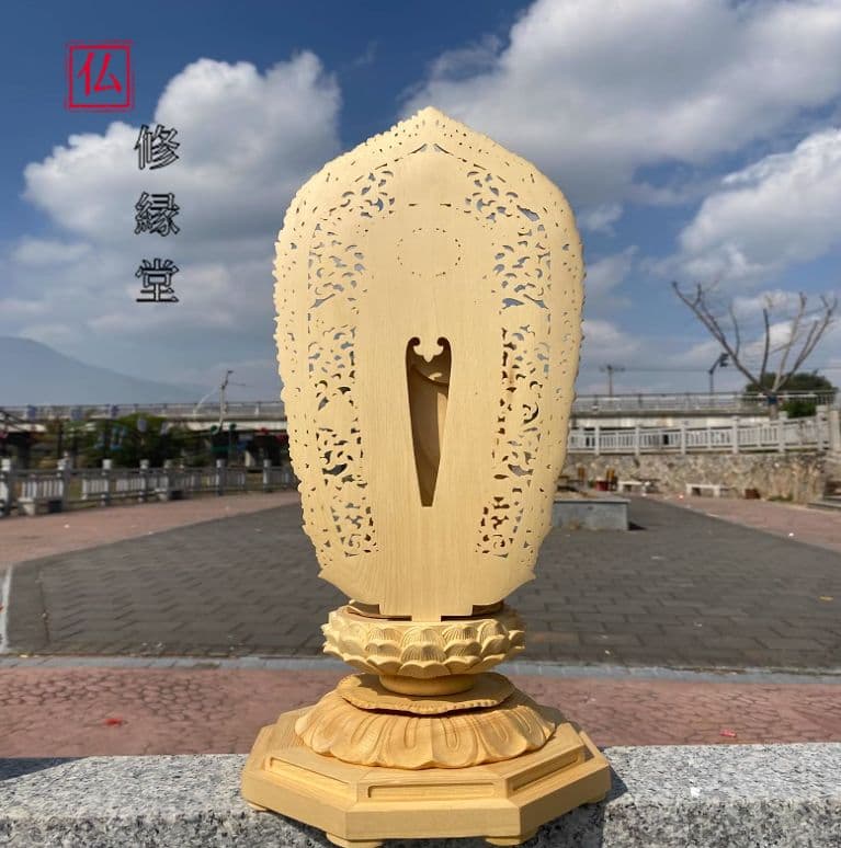 【修縁堂】古美術品 飛天光背 浄瓶観音 仏師で仕上げ品 木造仏像