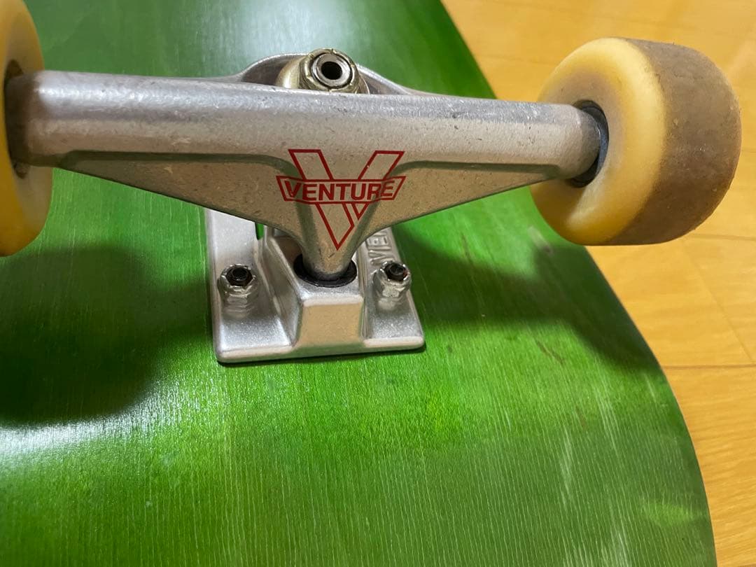 りり8.0インチ　グリーンデッキ スケートボード コンプリート