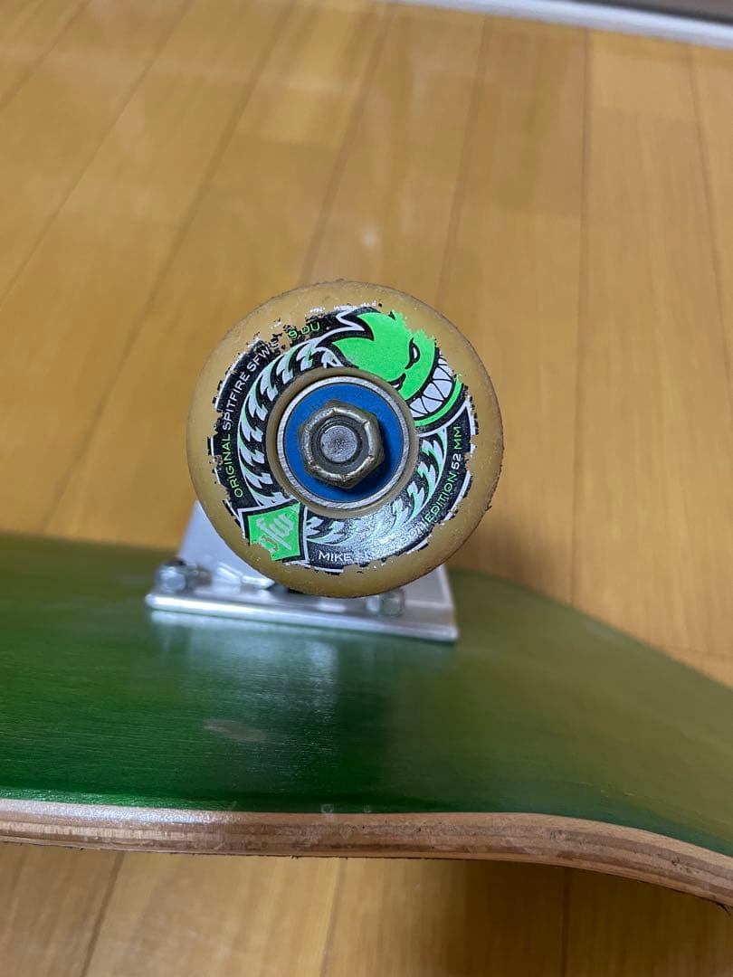 りり8.0インチ　グリーンデッキ スケートボード コンプリート