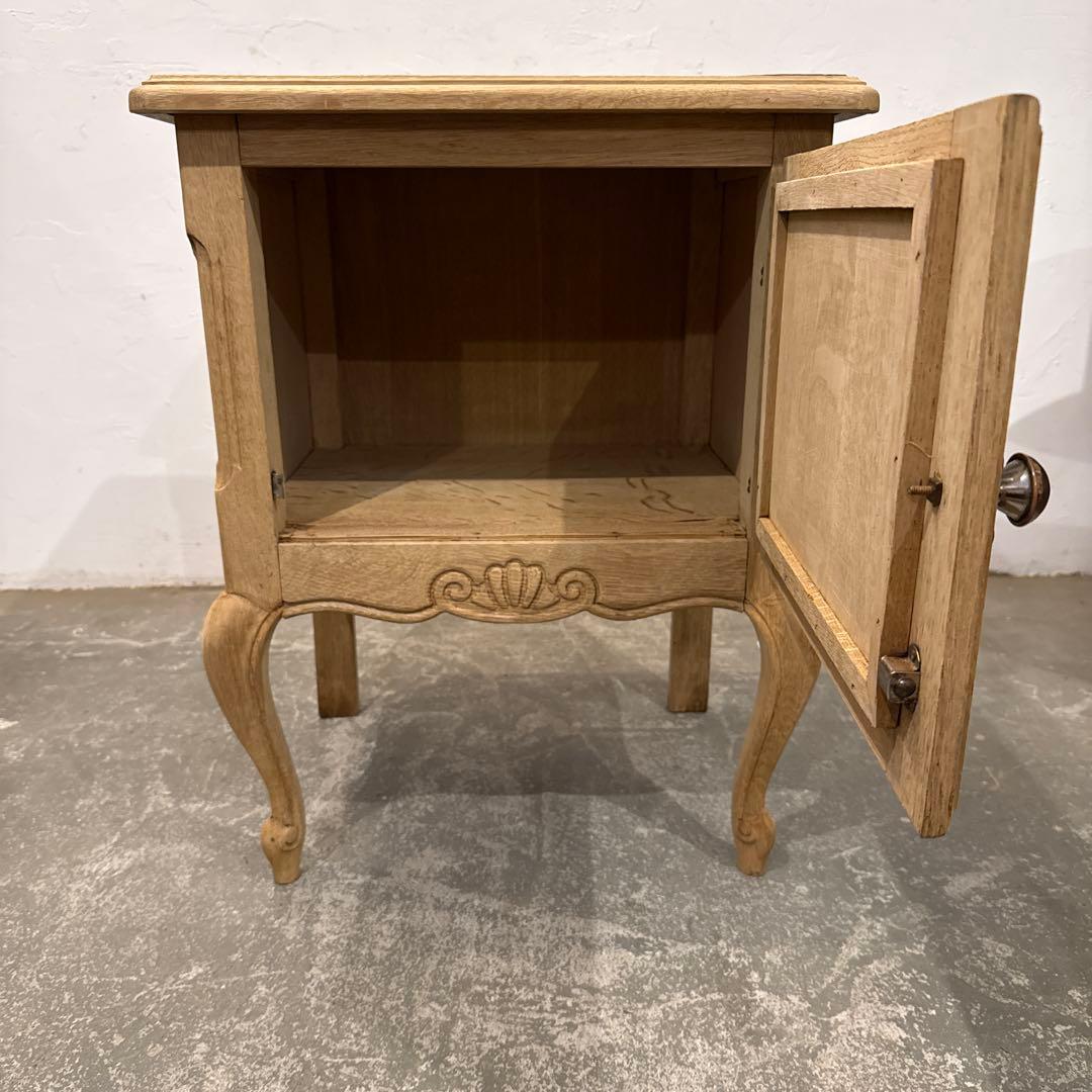 ビンテージ　木製サイドテーブル　猫脚　剥離　ベッドサイドテーブル