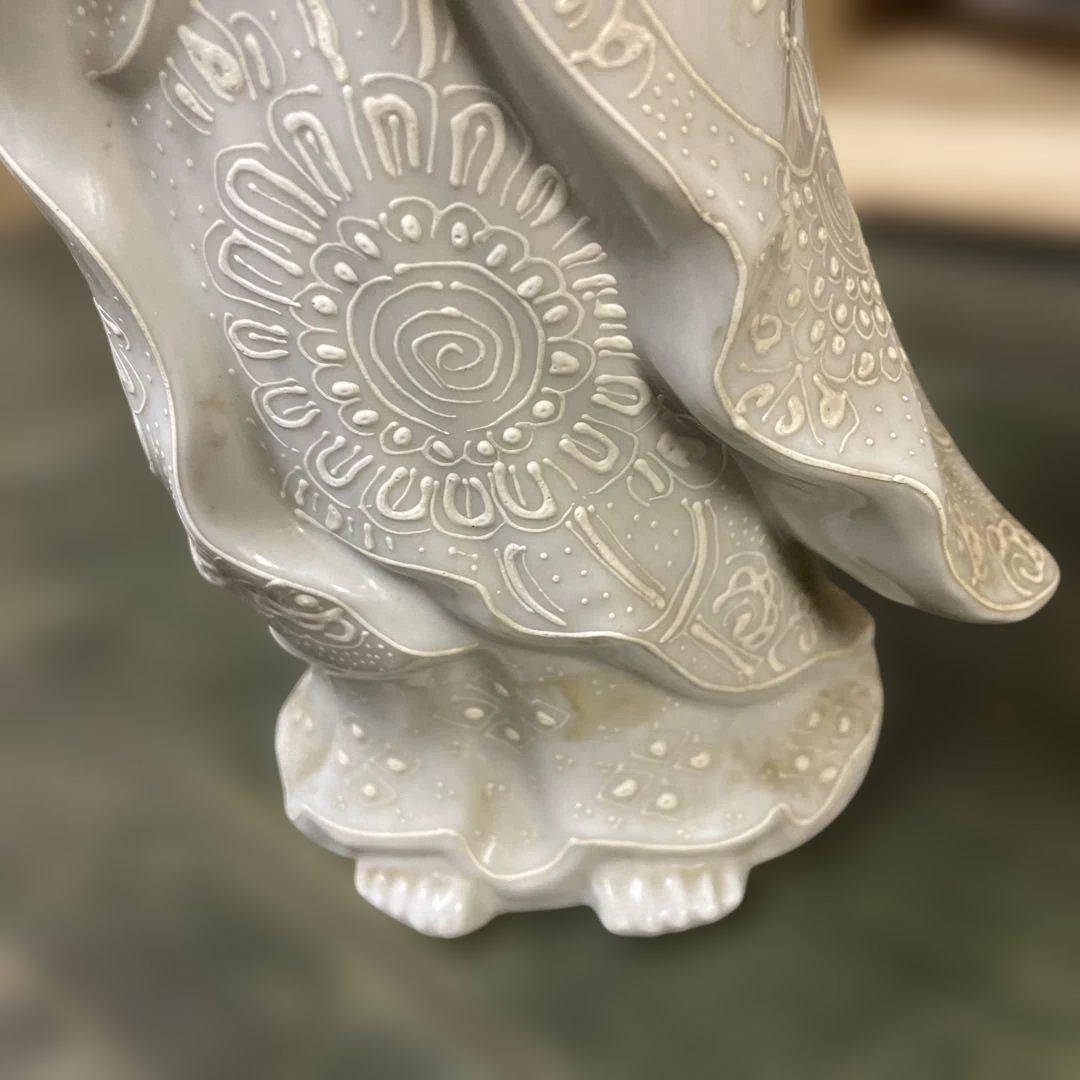 九谷焼白絵付け金彩観音　石川県 日本美術　骨董品　アンティーク