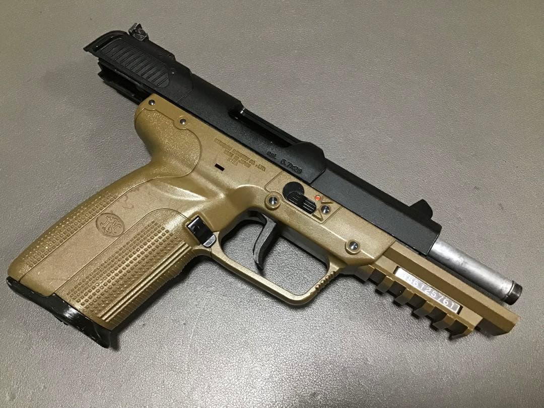 マルシン FN 5-7 FDE CO2ガスガン 予備CO2マガジン付き