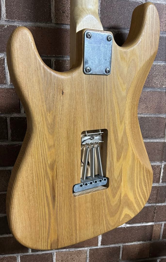 r*1様 メーカー不明　ストラトタイプ　エレキギター リバースヘッド仕様