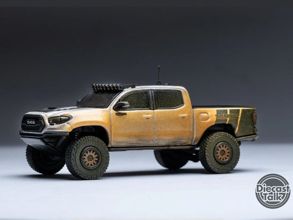 トヨタ・タコマ・プレランナー PUGZ TRD ワイドボディ (チェイスカー)