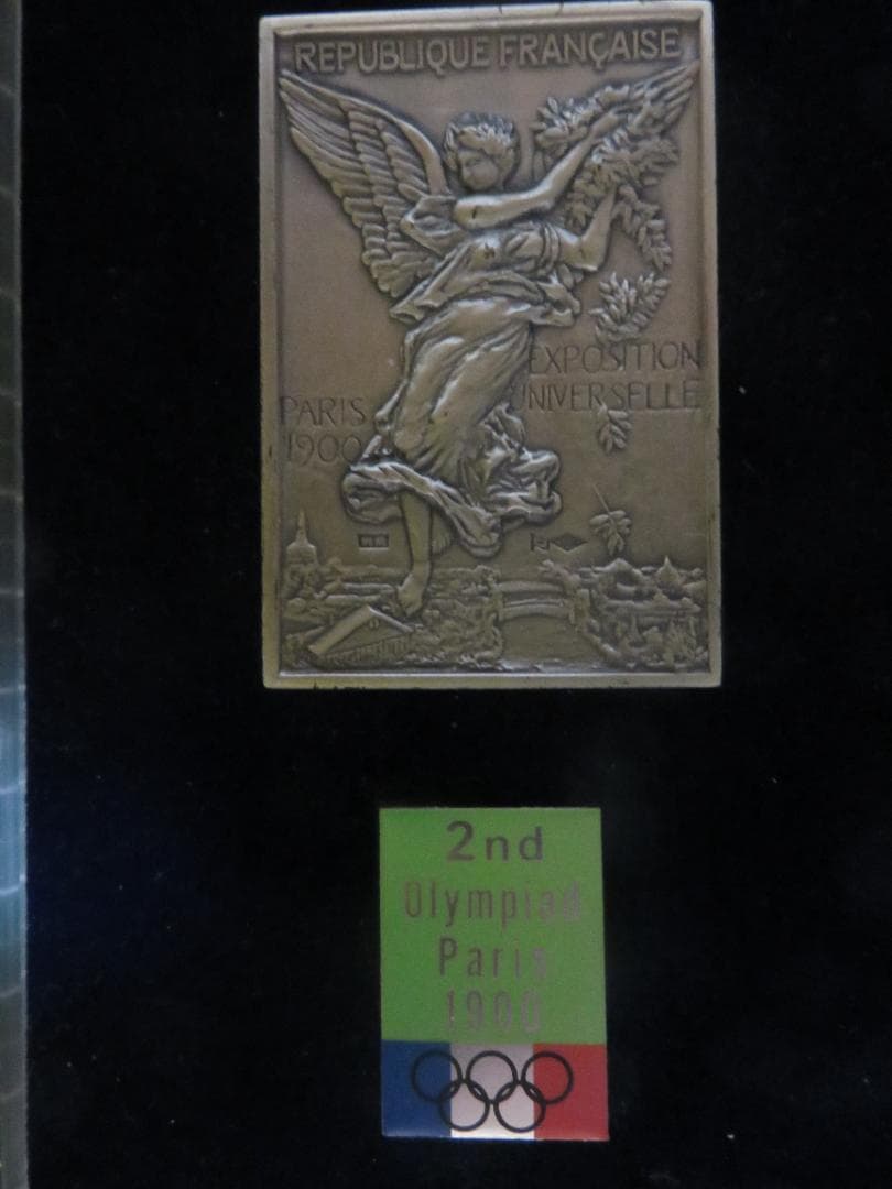 パリオリンピック優勝純銀メダル　　　　【ケース入り】