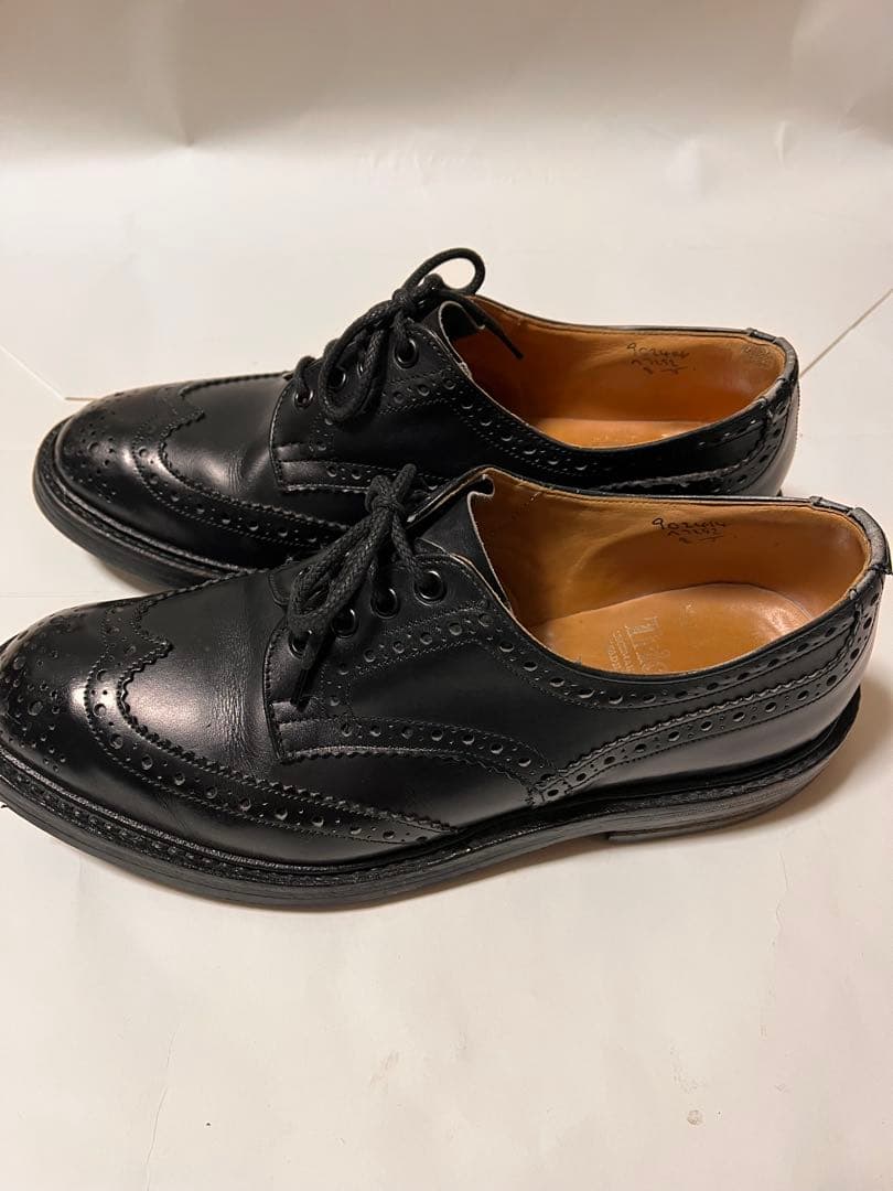 トリッカーズ　バートン　黒　8ハーフ