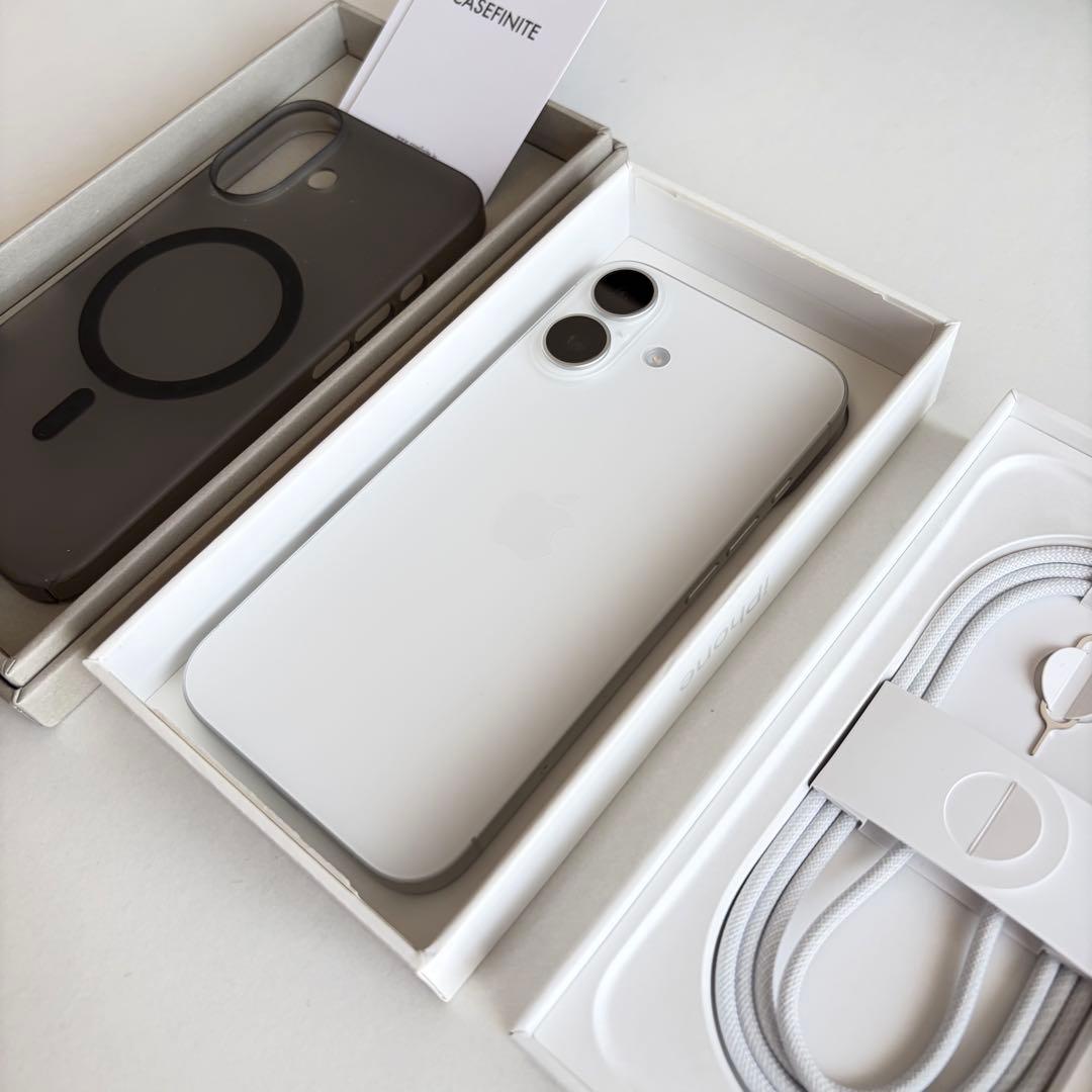 【傷なし美品】iPhone16 ホワイト 128GB SIMフリー ケース付き