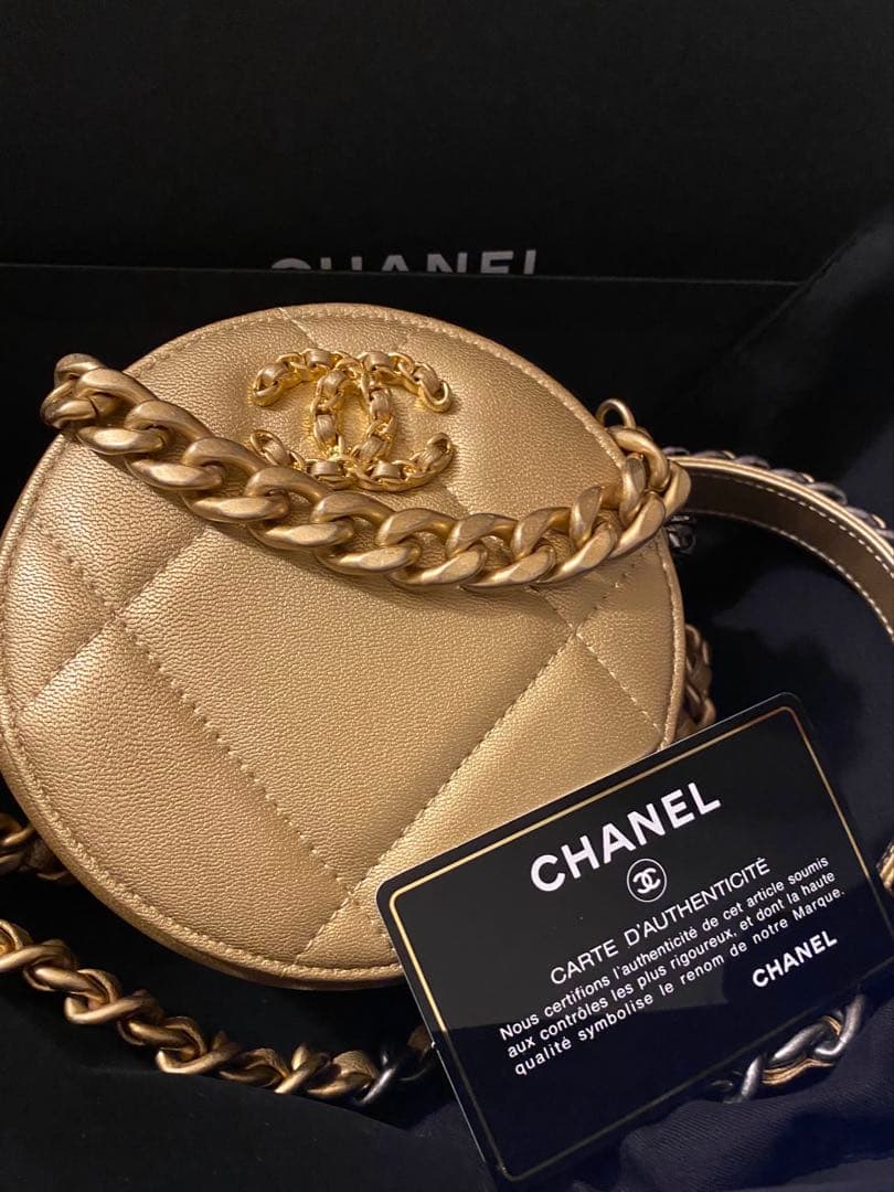 CHANEL ゴールド ココマーク ラウンド　ショルダーバッグ百貨店購入美品です