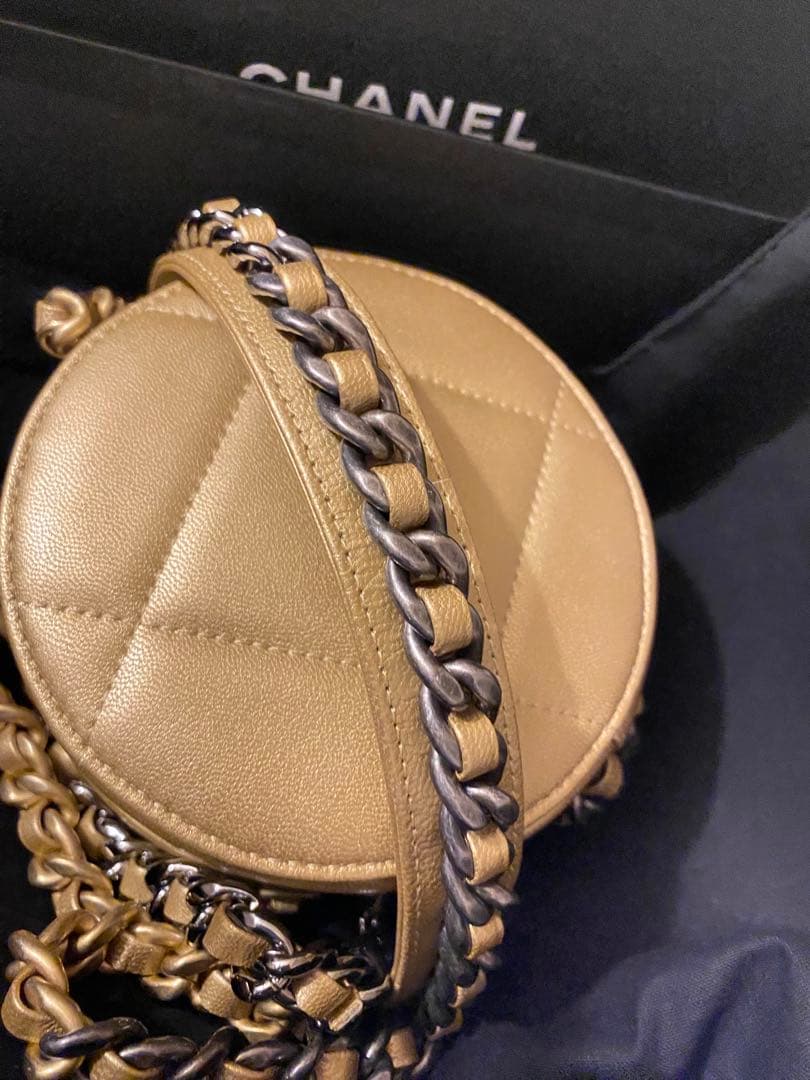 CHANEL ゴールド ココマーク ラウンド　ショルダーバッグ百貨店購入美品です