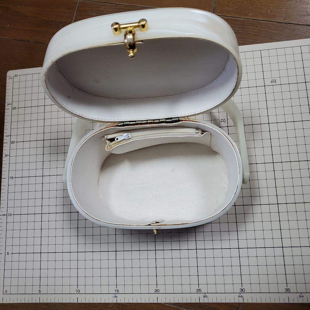 レア✨ヴィンテージ✨白いセルロイドのバッグ✨17.5cmx11cmx高さ13cm
