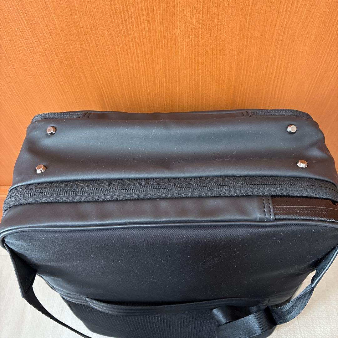 黒のビジネスバッグ 中型