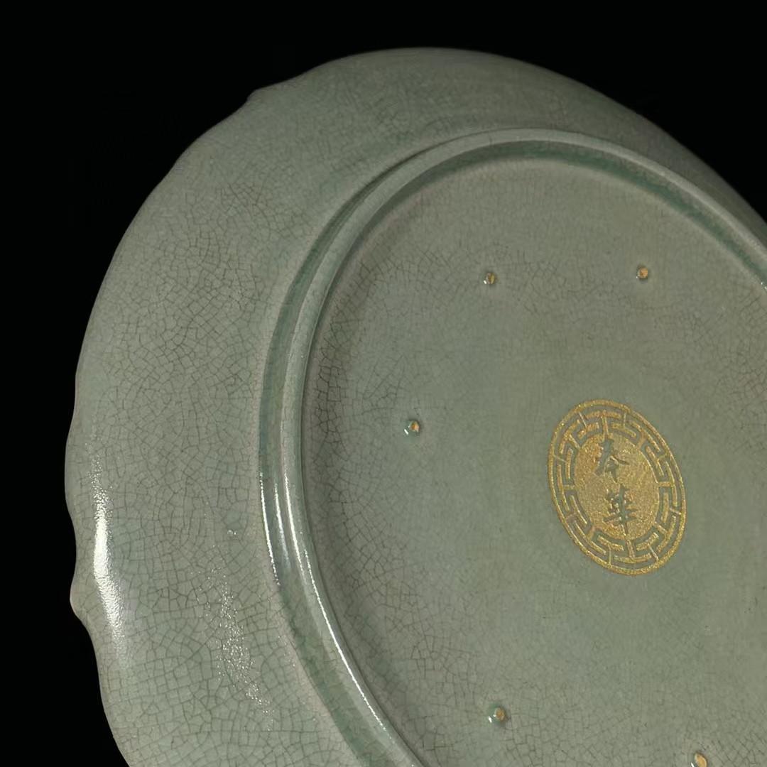 中国古美術 宋汝窯款 刻詩文 鎏金花口盤 陶芸 文房具 置物 食器 禮品 年代物