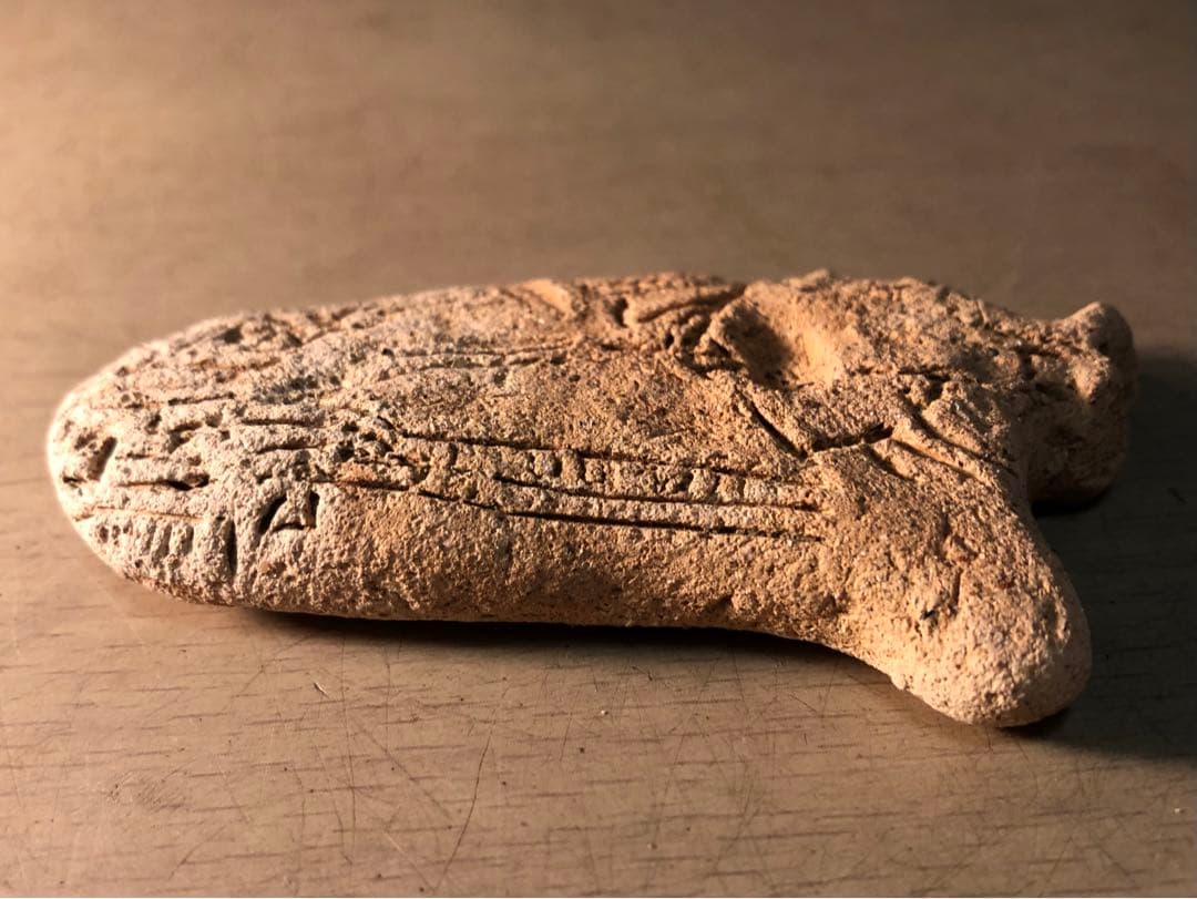 「板状土偶の破片」です。