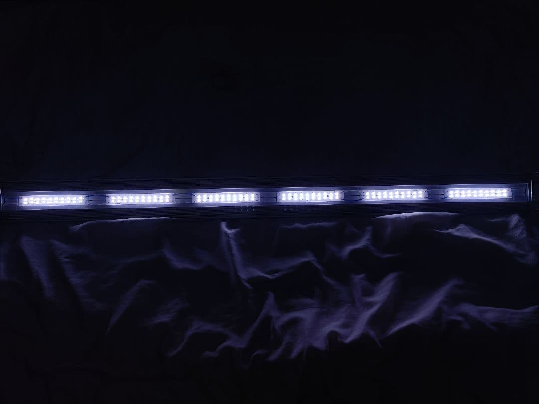 アクロ　トライアングルLED VIVID120 吊り下げ式&スタンド付き ②