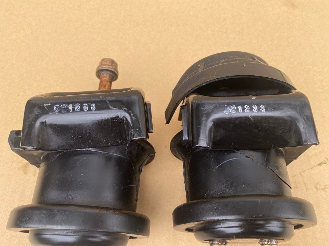 トヨタ　17クラウン JZS171W アスリート　 エステート　エンジンマウント