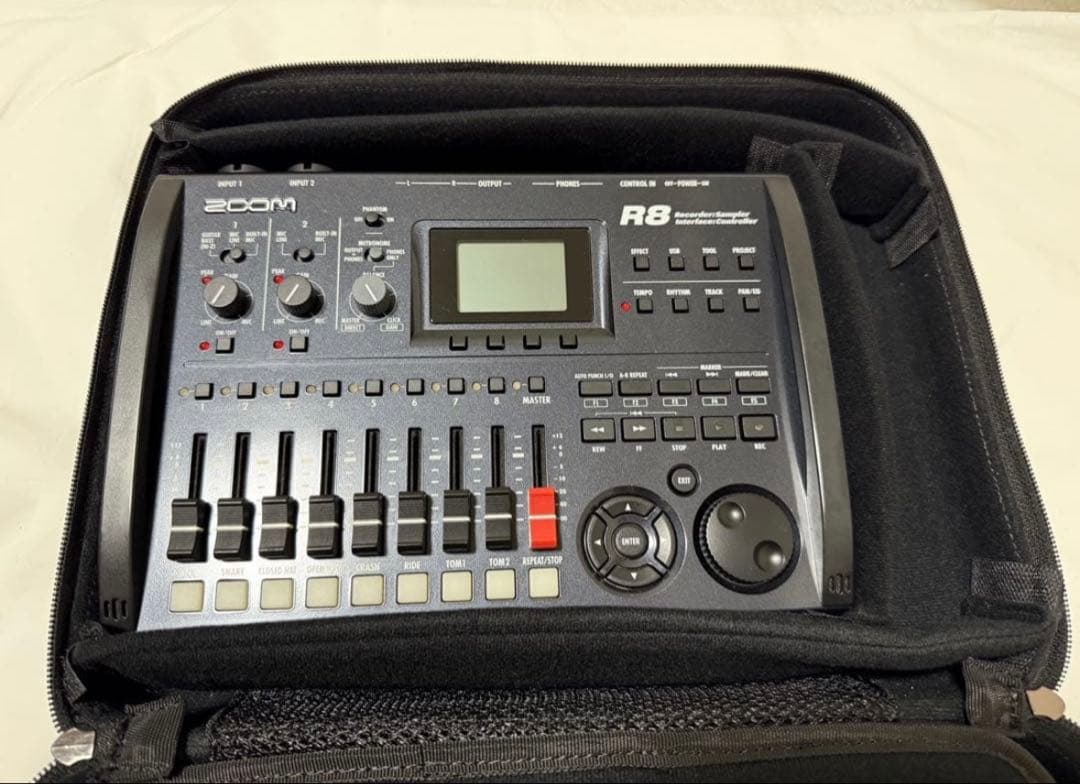 ZOOM R8 マルチトラックレコーダー　 SDカード付き32GB