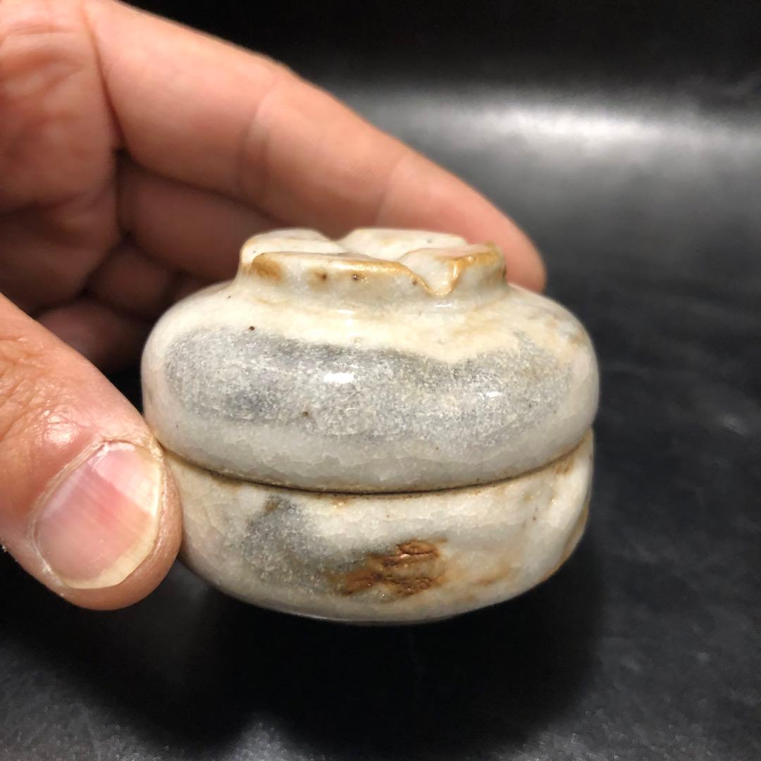 美しい古美術品◼️蔵から可愛らしい狸タヌキと思われる香壺が出て来ました。