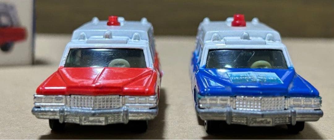 トミカ キャデラック 救急車 2台セット