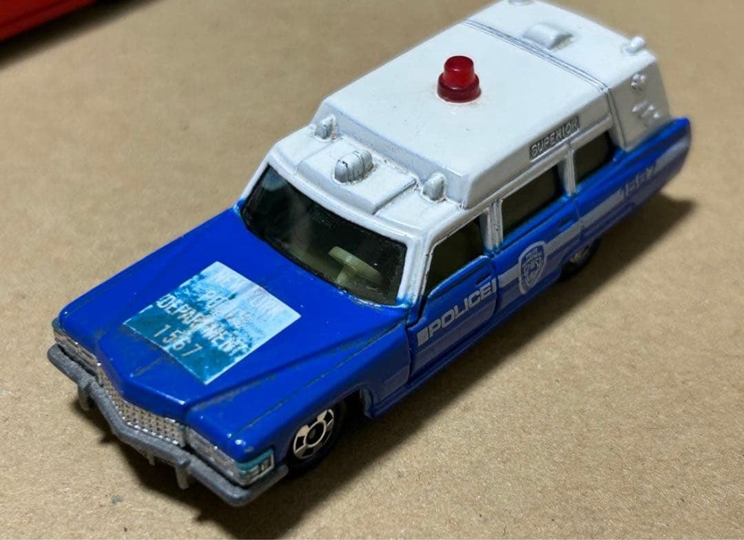 トミカ キャデラック 救急車 2台セット