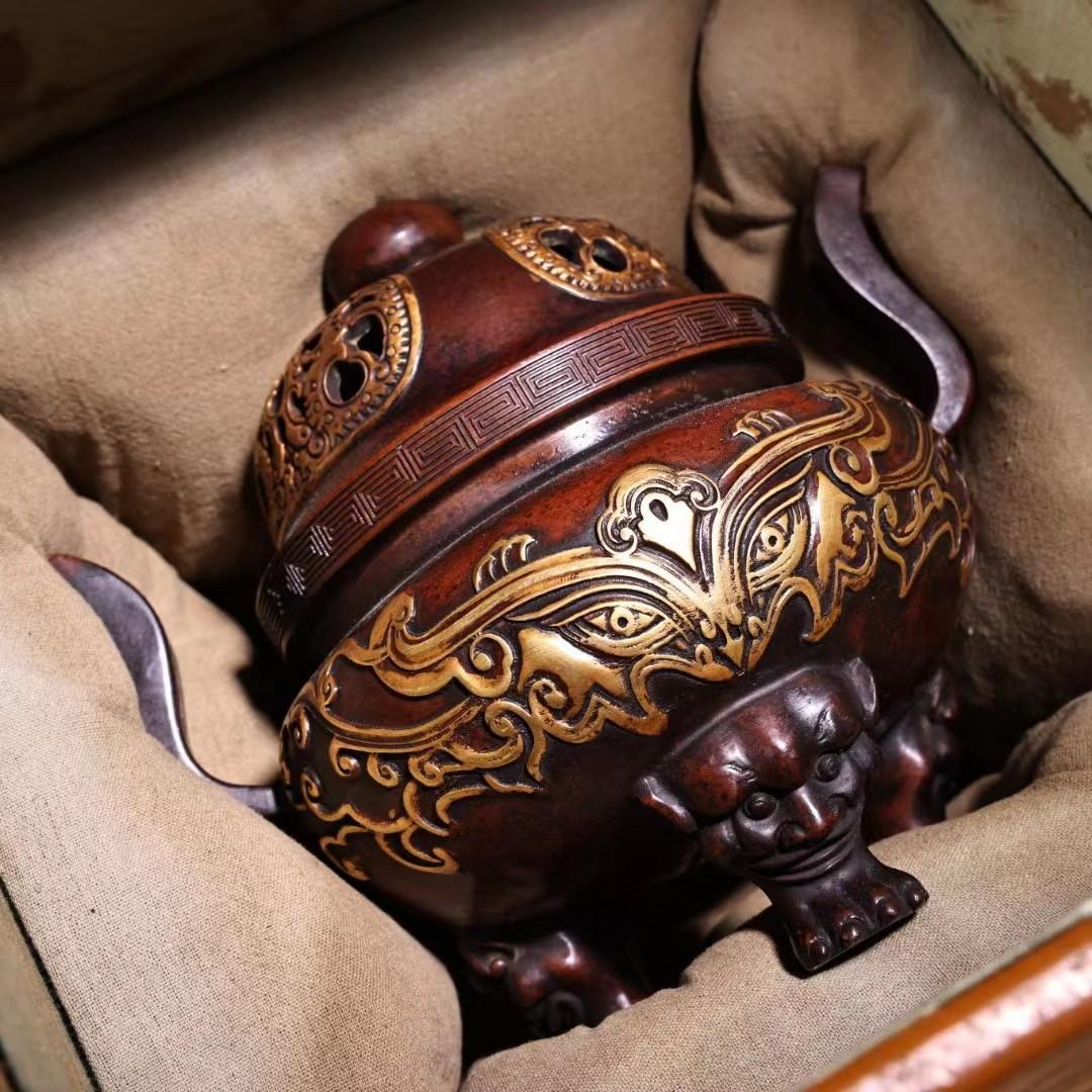 中国古美術・旧蔵鏨刻鎏金の獣面熏香炉・純赤銅细密彫・高浮彫・置物・茶道具・箱付き