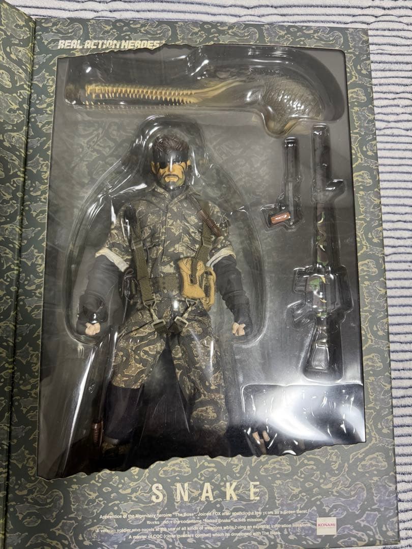 L GEAR SOLID 3 SNAKE EATER フィギュア