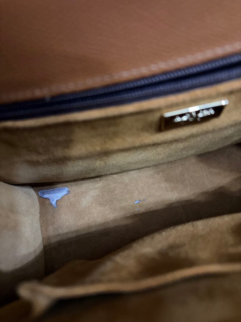 カルボッティブラウンレザー ショルダーバッグ