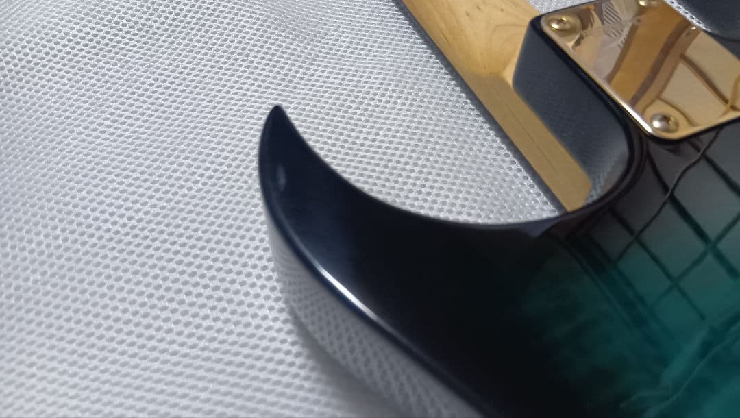 FERNANDES FGZ-550 ダブルロックトレモロ