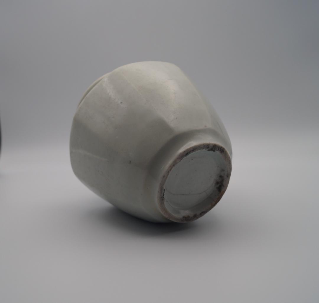 李朝 青白磁 ★ 面取り飾り壺 ★