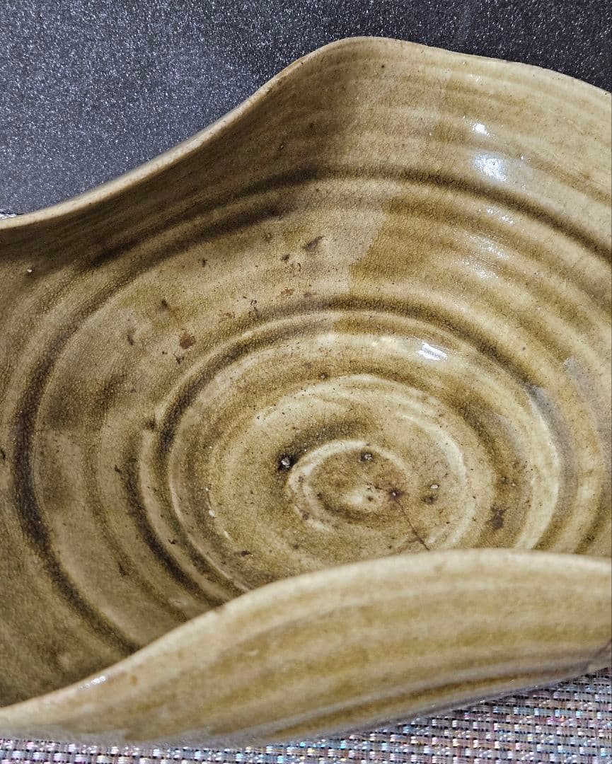 桃山時代～江戸時代初期　黄瀬戸　変形大鉢　伝世品　菓子鉢　花生け【豪快な高台造❗