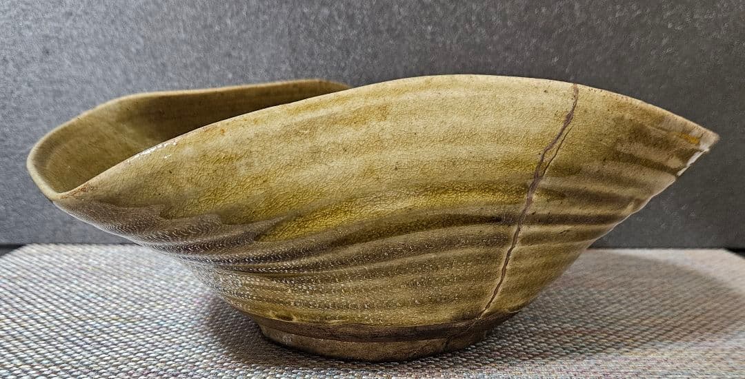 桃山時代～江戸時代初期　黄瀬戸　変形大鉢　伝世品　菓子鉢　花生け【豪快な高台造❗