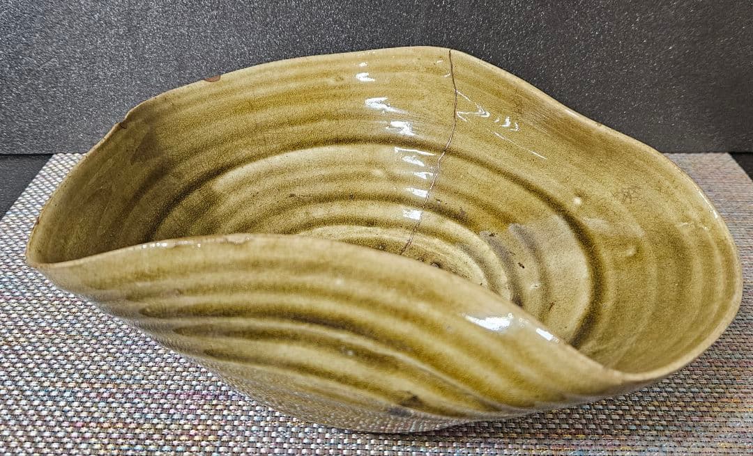 桃山時代～江戸時代初期　黄瀬戸　変形大鉢　伝世品　菓子鉢　花生け【豪快な高台造❗