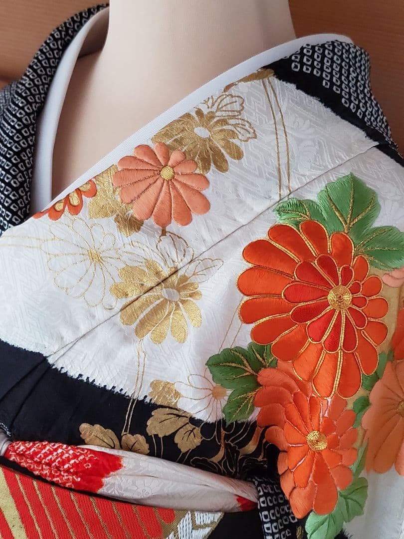 【レトロ調＊美品】振袖&襦袢セット　絞り　刺繍　黒　白　オレンジ　トールサイズ