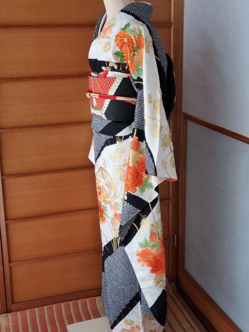 【レトロ調＊美品】振袖&襦袢セット　絞り　刺繍　黒　白　オレンジ　トールサイズ