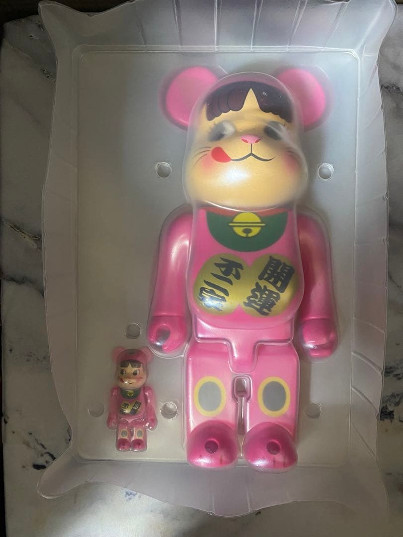 BE@RBRICK 招き猫 ペコちゃん 蛍光ピンク 100％400％