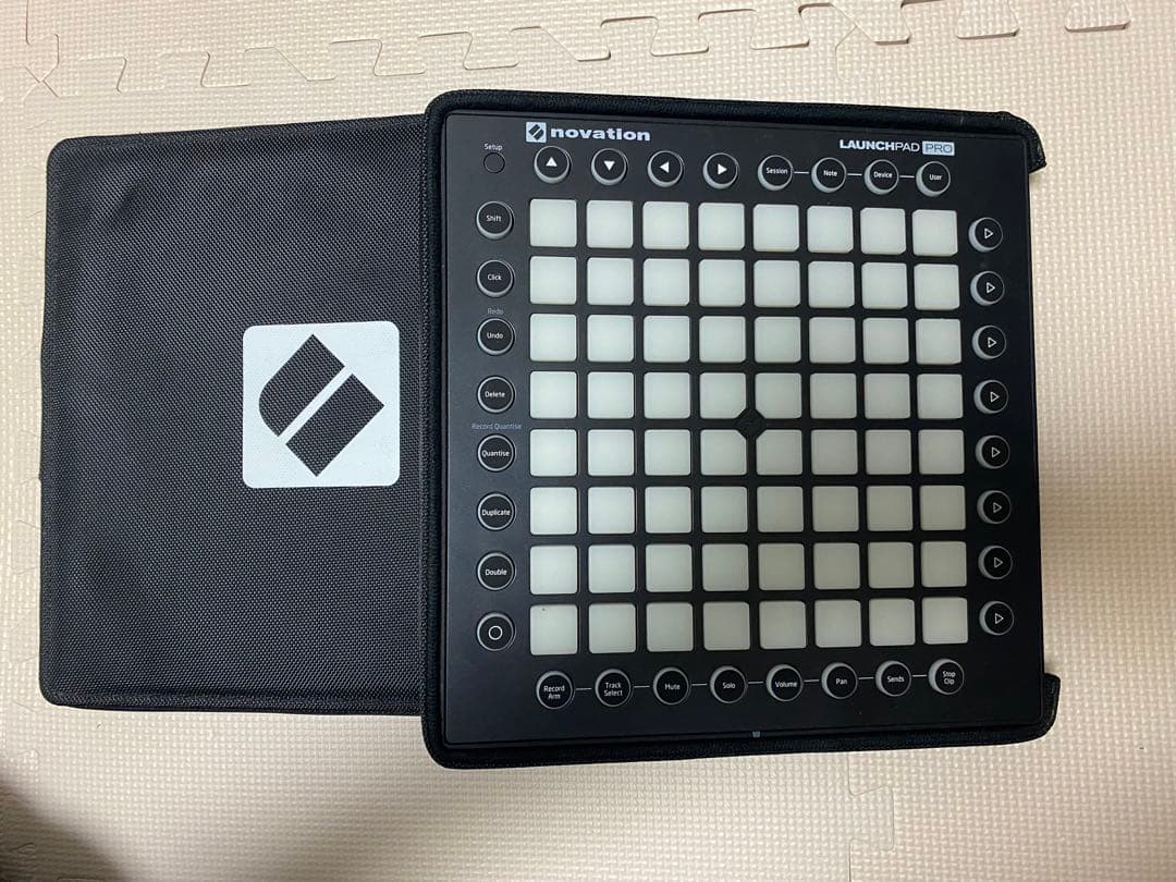 Novation LAUNCHPAD PRO MIDIコントローラー