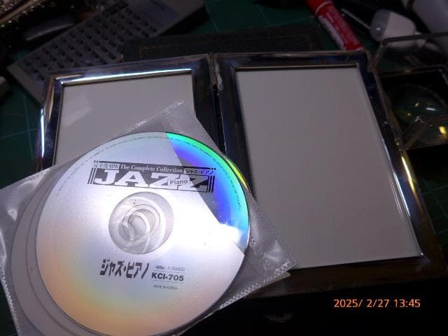 高級銀器のUYEDA扱いのスターリングシルバーの２つ折りの額です。元箱、栞つき、