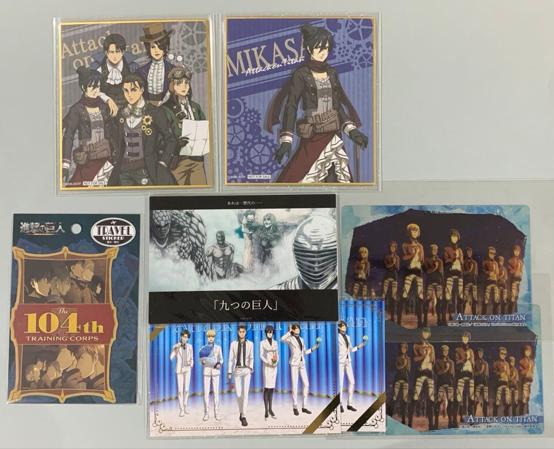 ☆進撃の巨人　グッズ まとめ売り　缶バッジ　紙類　キーホルダー他　約250点