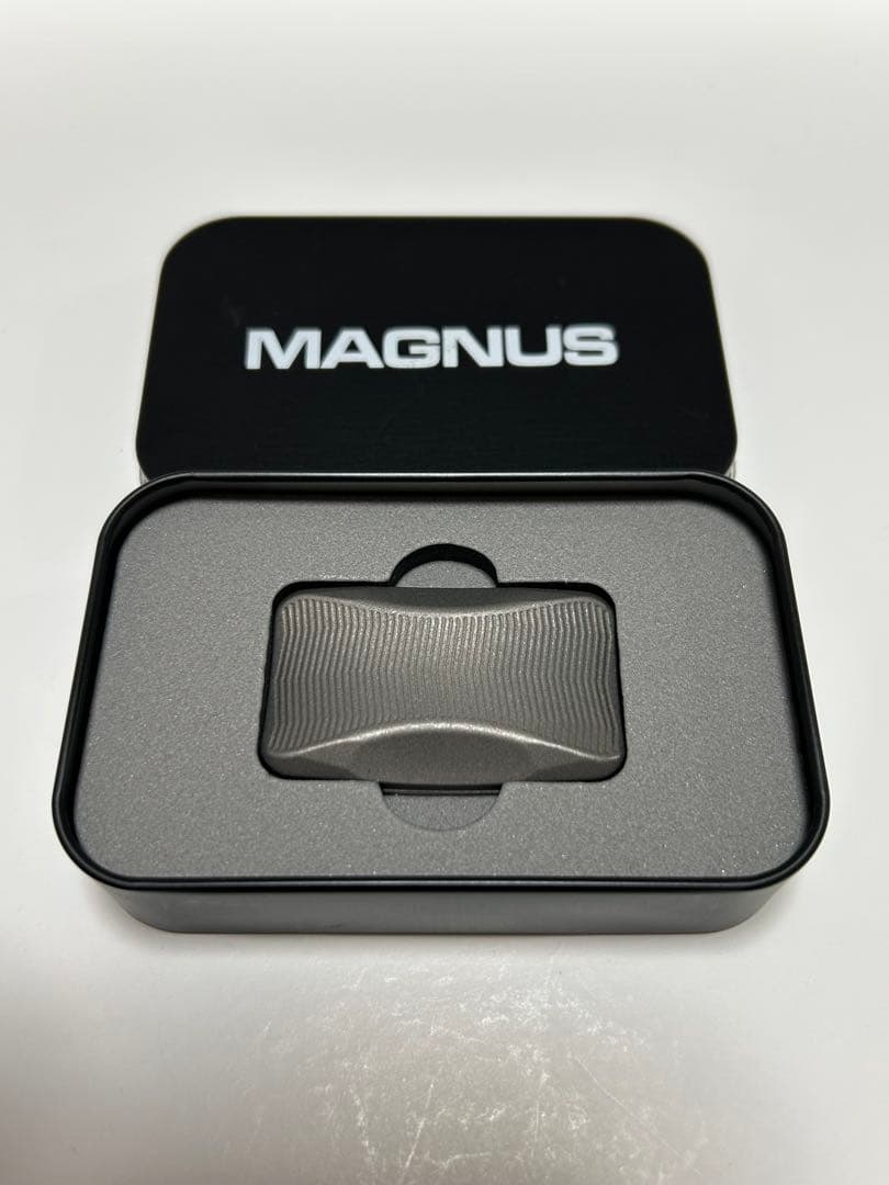 MAGNUS Sweep Titanium Stonewash フィジェット