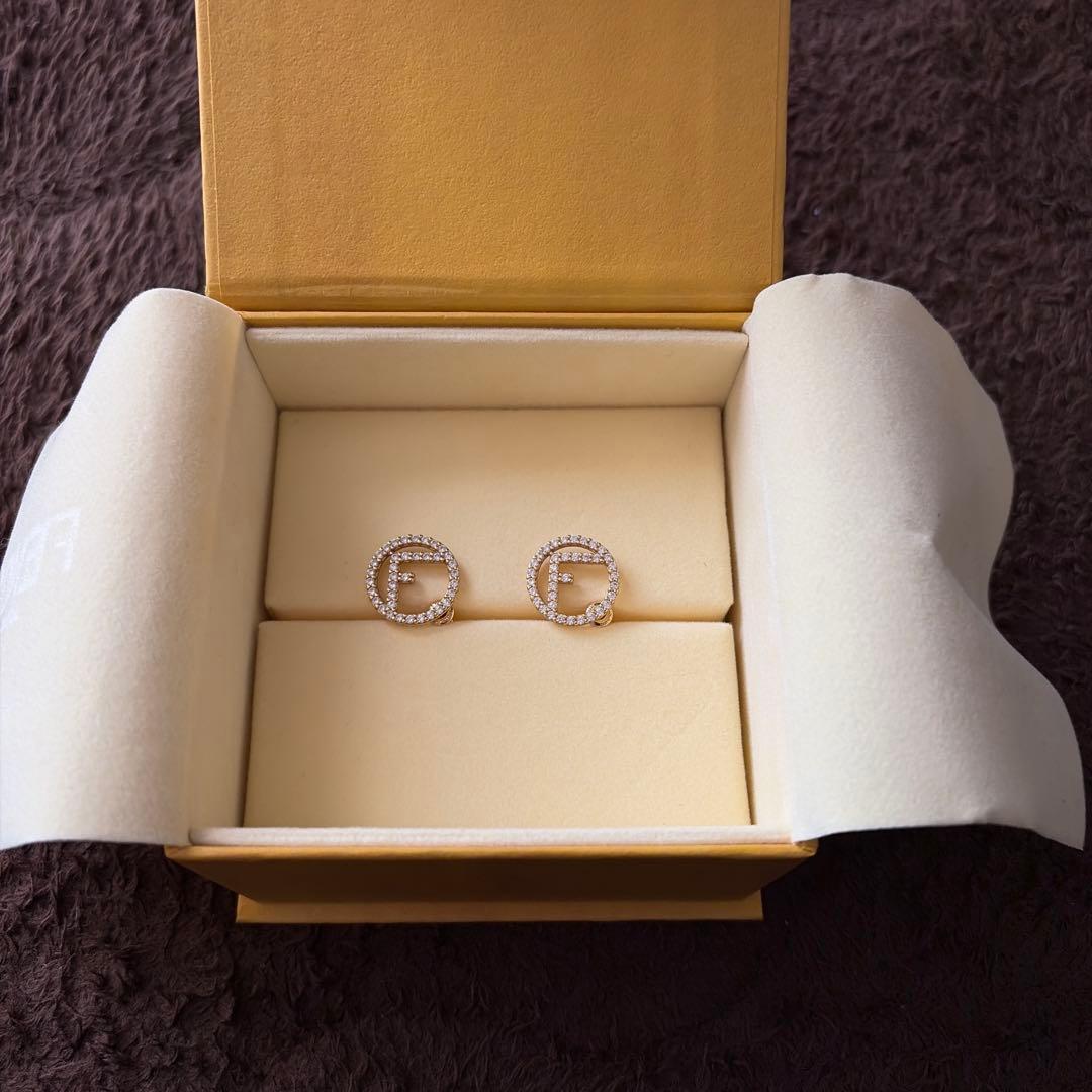 エフ　イズ　フェンディ　ピアス