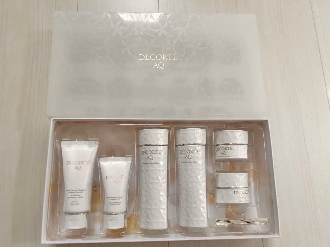 maru様　新品　コスメデコルテAQ ラディアンスコフレ