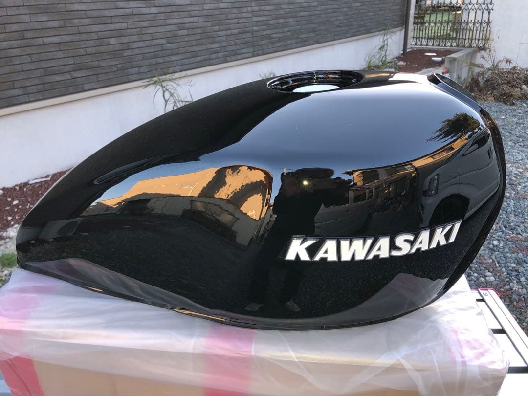 ゼファー400 タンク　黒　新品