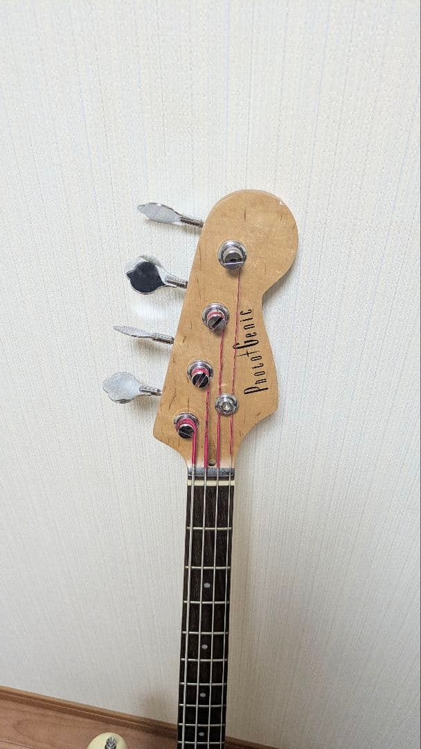 値下げ☆プレシジョンベース　ホワイト　エレキベース　山田リョウ