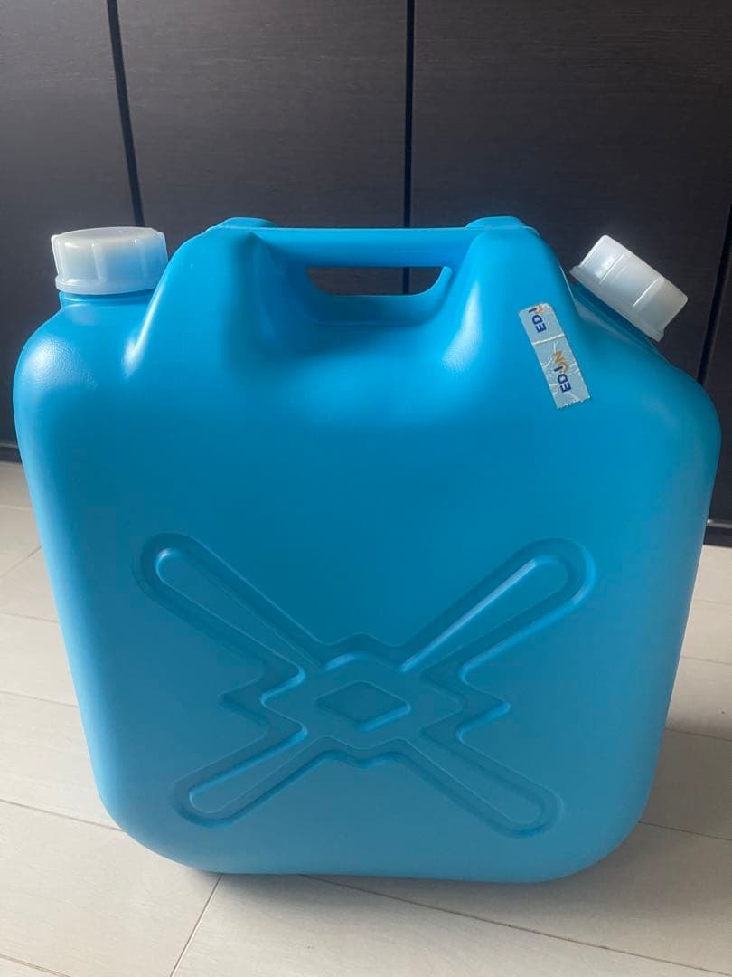 石油ストーブ 青い燃料タンク付き